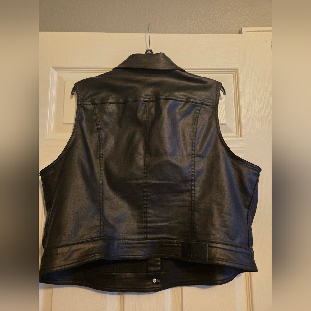 mblm Black Sleeveless Jacket - Picture 3 of 5